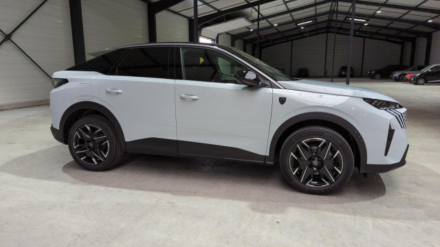 PEUGEOT 3008  1.2 HYBRID 136CV E-DCS6 GT