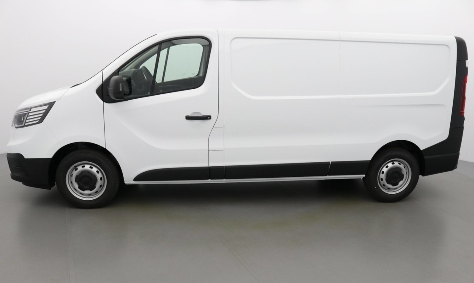 Annonce VU RENAULT TRAFIC 3 PHASE 3 FOURGON L2H1 CONFORT 130 BLUE